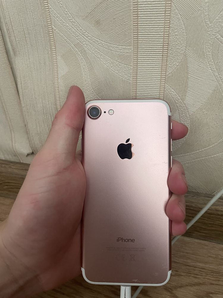 Продам айфон 7 в розовом цвете