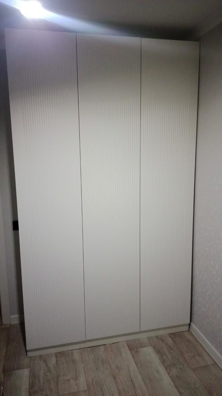 Шкаф распашной новый