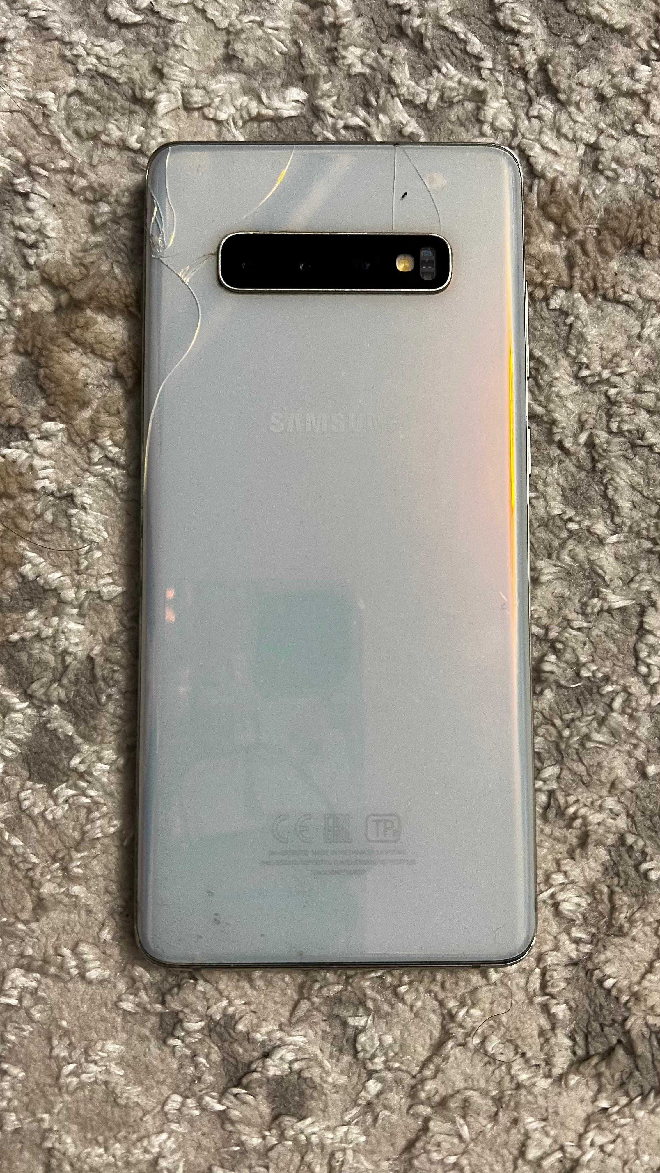 Продам телефон Самсунг S10+