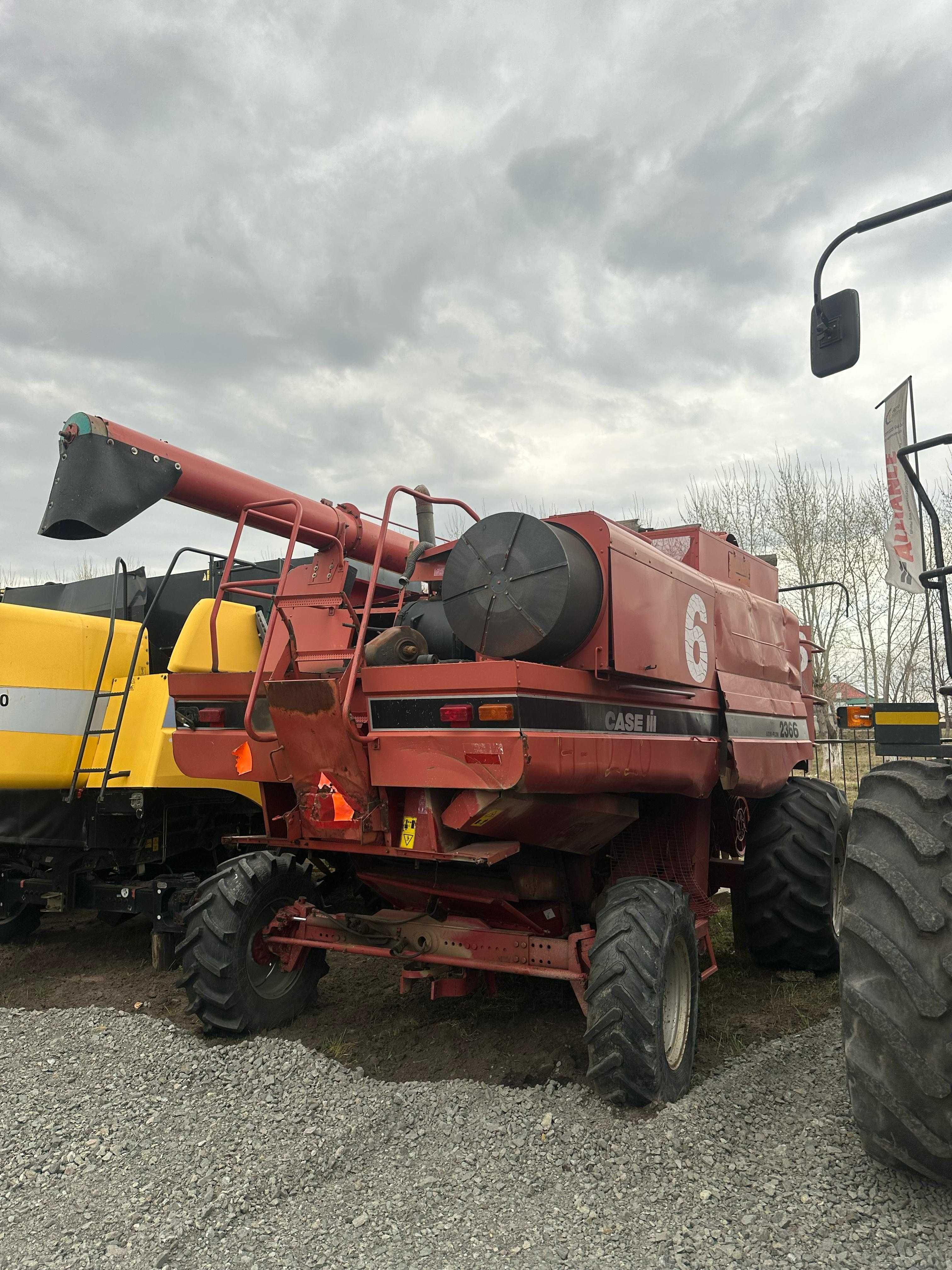 Комбайн CASE AF2366