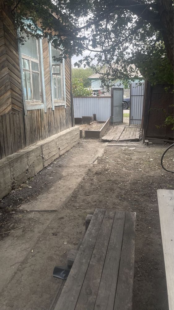 Продам участок с домом. Идеально под строительство. Торг.
