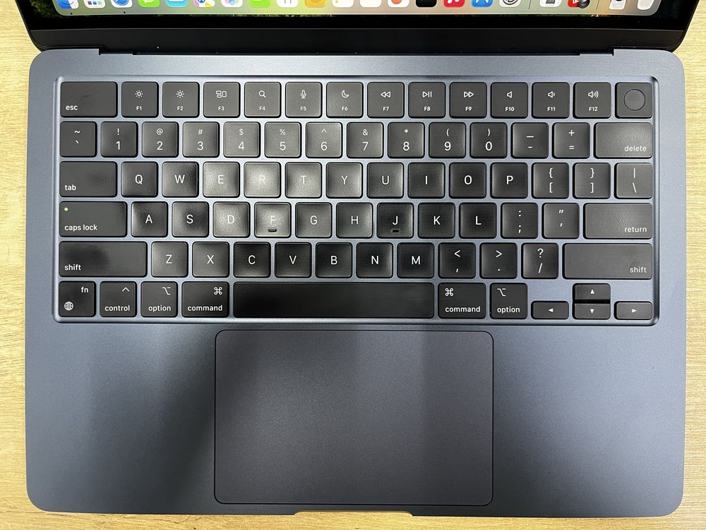 Мощный ноутбук MacBook Air 13 2024.   - 13.6 2K/Apple M3/8GB/SSD 256GB