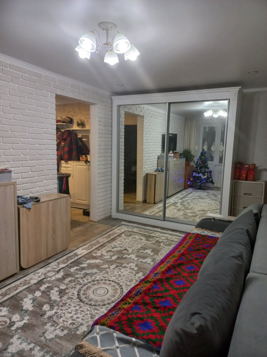 Продам 4 комнатную квартиру переделанную в 3-х