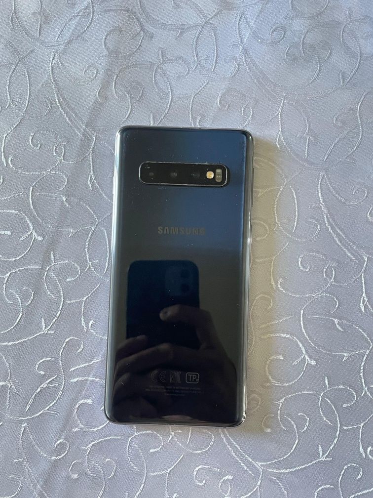 Продам самсунг 10 в хорошем состоянии