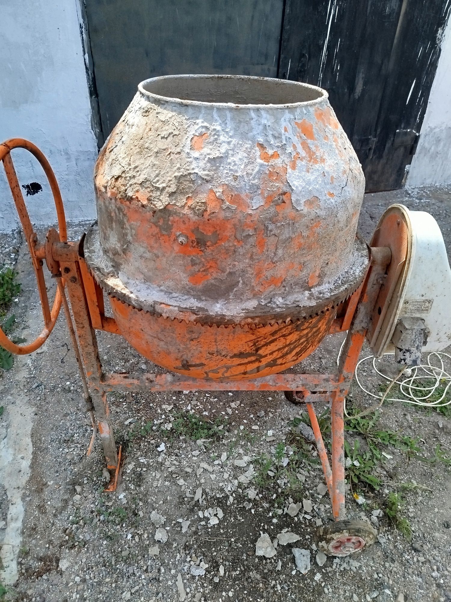 Шахтинск продам бетономешалку 170 л.