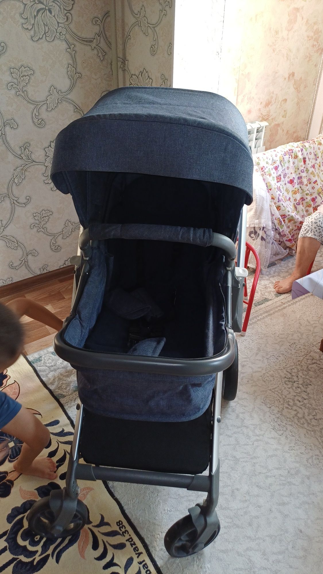 Продается детская коляска (подходит для детей с рождения до 3 лет)