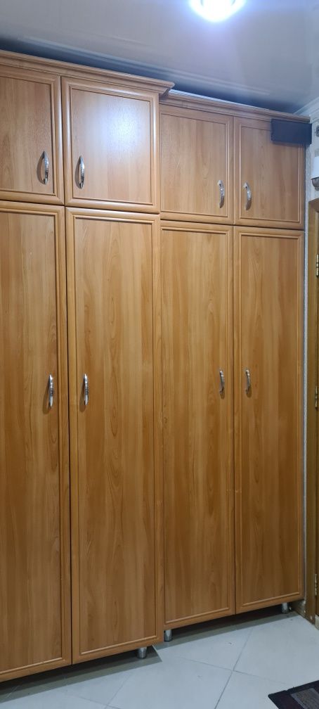 Продам комплект мебели для прихожей.