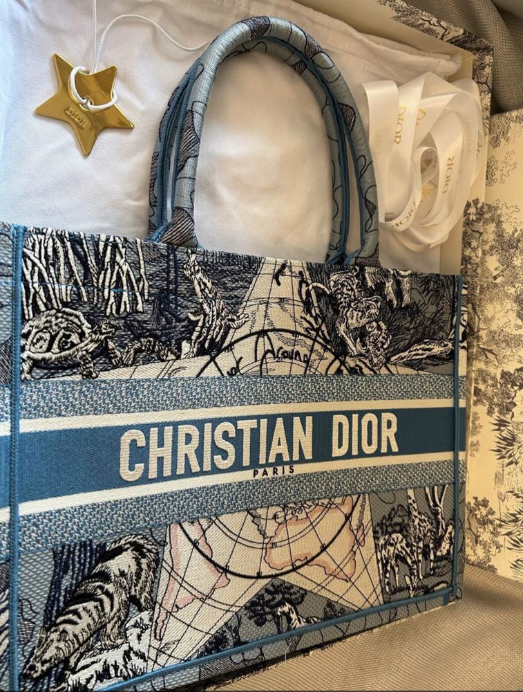 Продам сумка через плечо Christian Dior средный размер