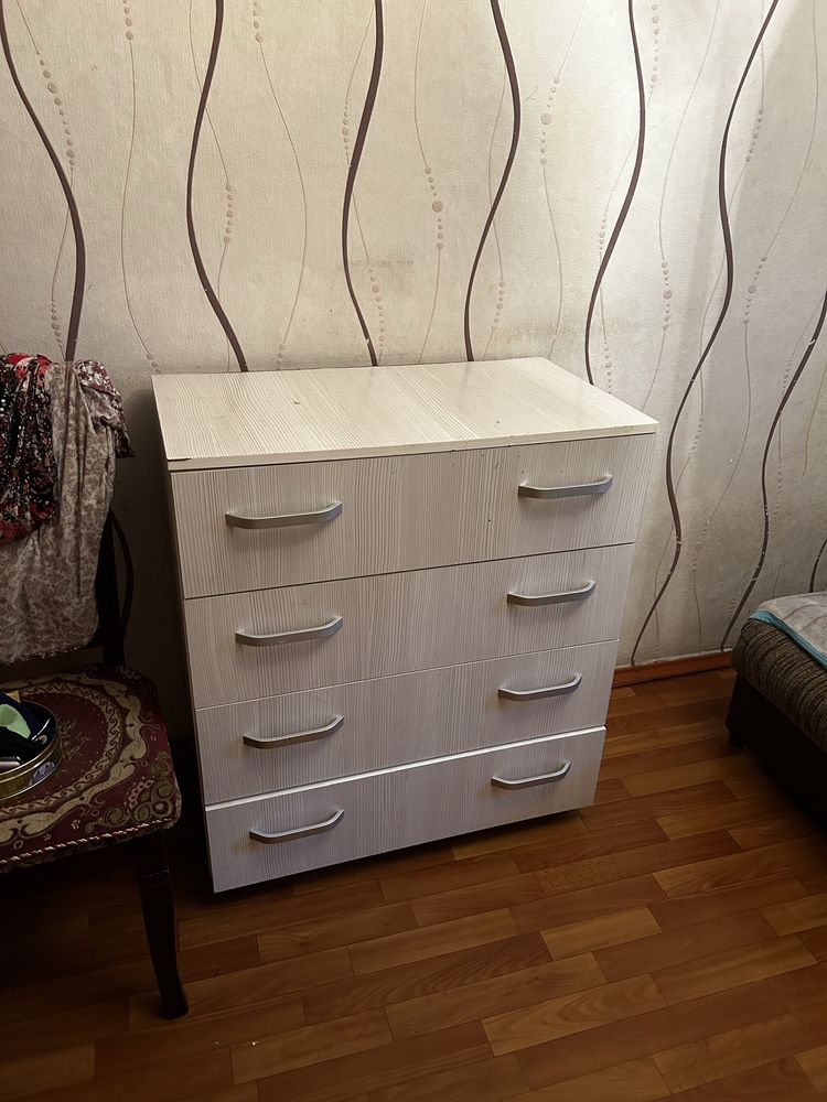 Шкаф угловой с зеркалом