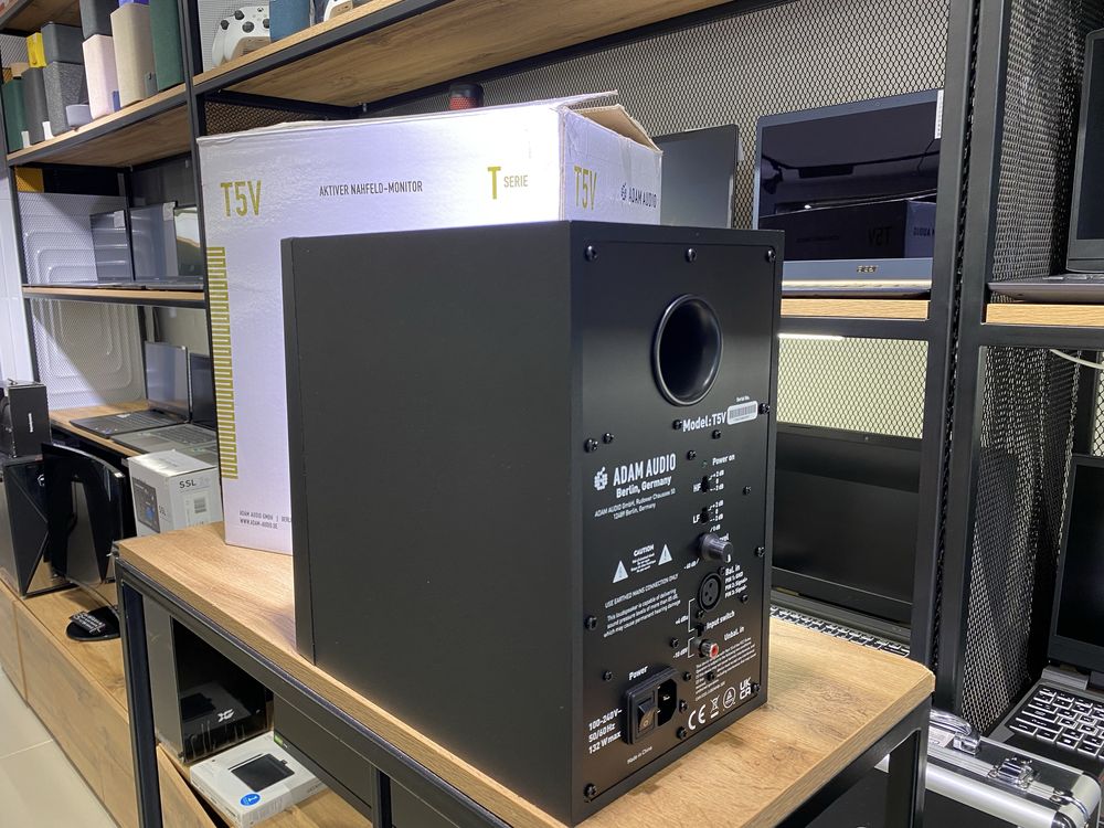 Активный монитор Adam Audio T5V, полный комплект, черный, 10320/А10