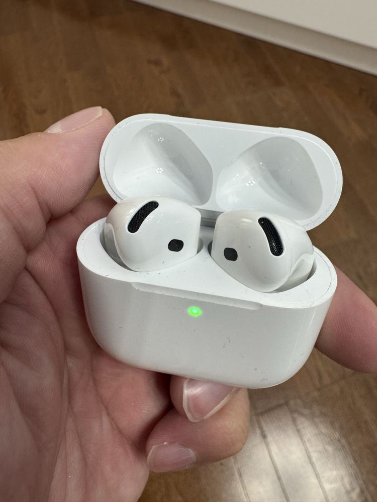 Airpods 4 продам в отличном состоянии