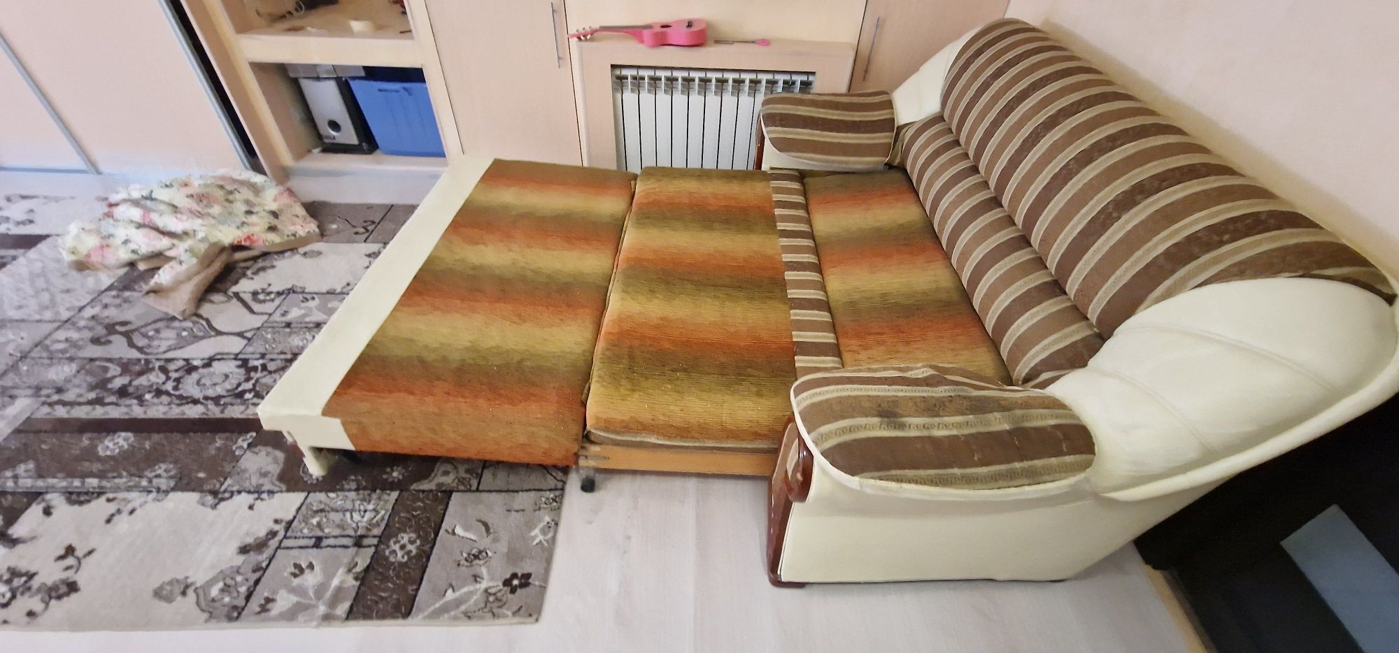 Продам диван 200×100 сложанный и  ракладывается 200 длина и ширина 150