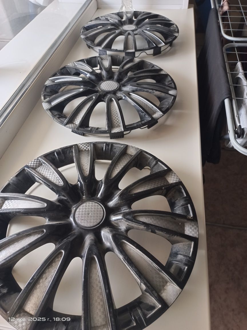 Продам колпаки на 15,три штуки цена 2500