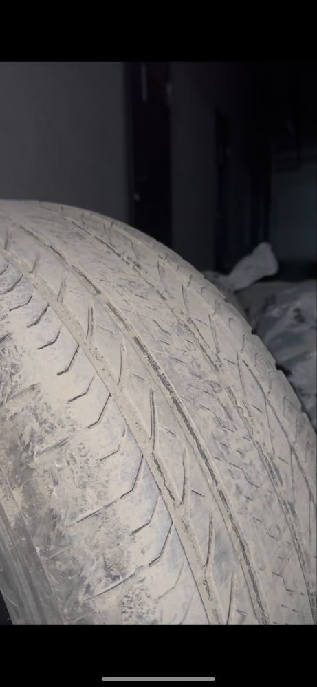 Продам шины 285/60 R18 Bridgestone