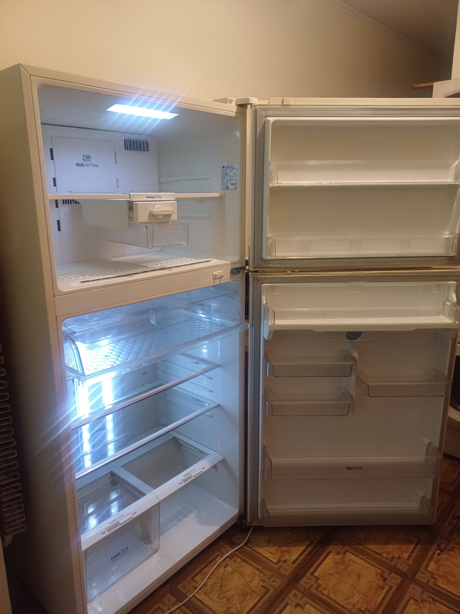 Продаётся холодильник большой