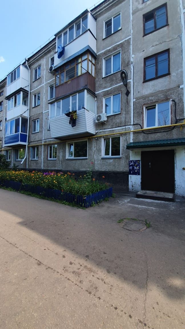 Продам 1 ком квартиру. Район черемушки. Средний этаж!