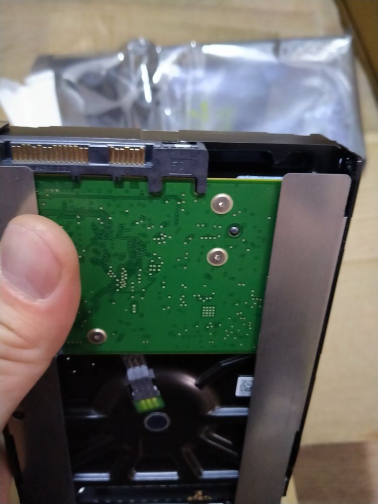 Продам жесткие диски по 2 Tb, 2 шт.