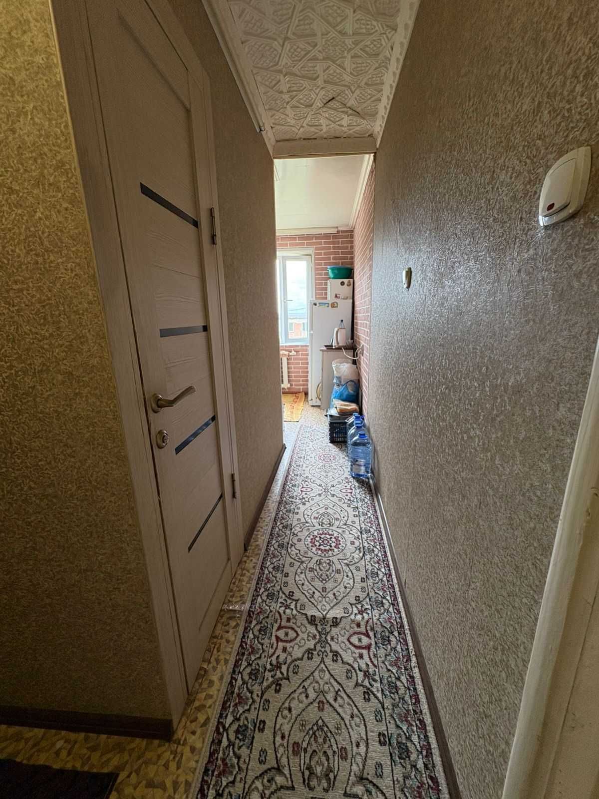 Продам 3 комнатную  квартиру  по Абая  5/5 эт