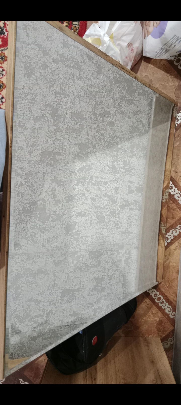 Прикроватные тумбочки с зеркалом
