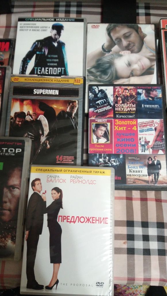 DVD и CD диски с фильмами