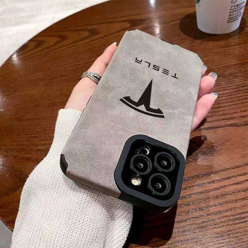 Чехол на iPhone 14 Pro Max - Tesla