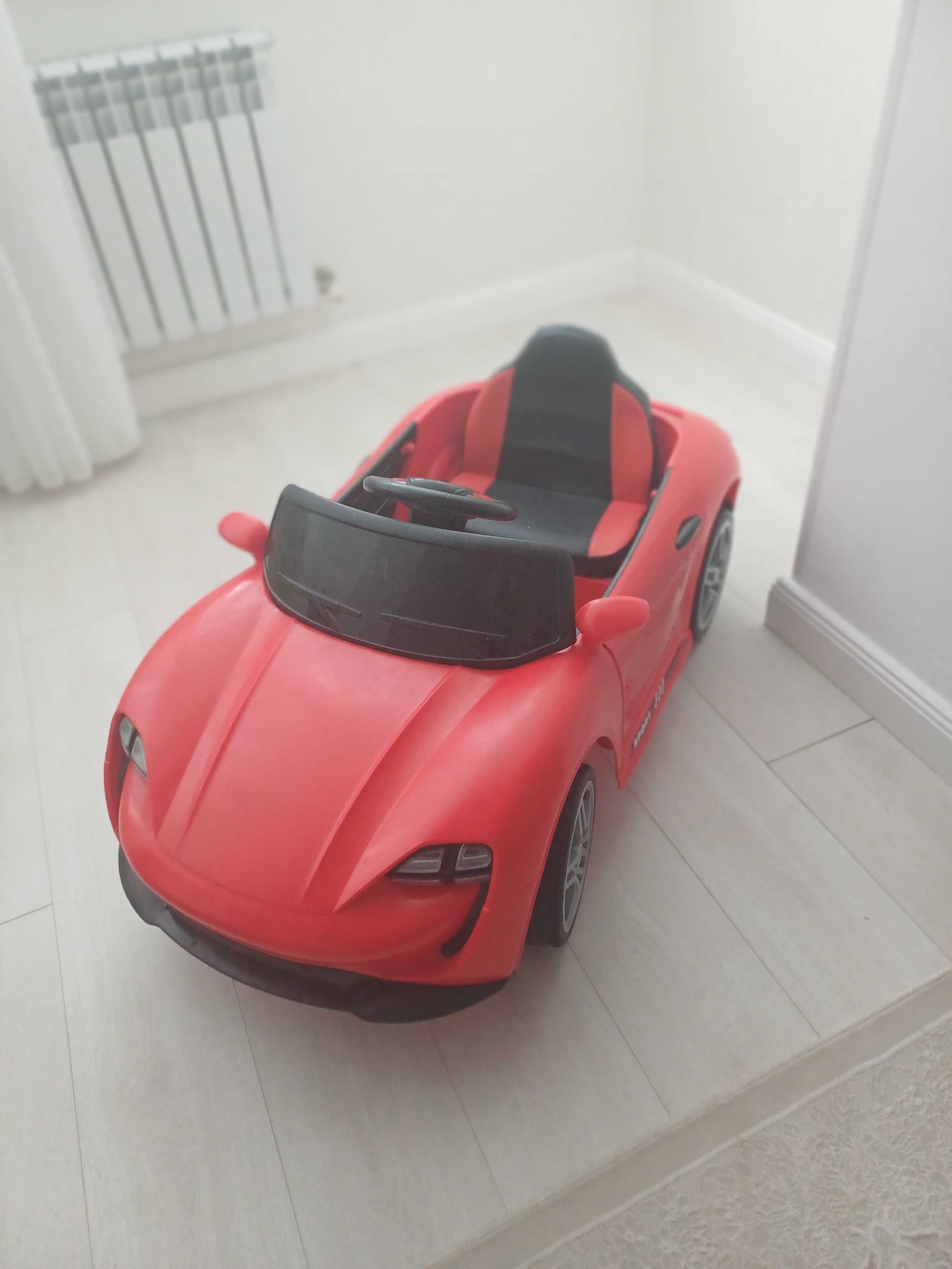 Детская машина на батарейке, Porshe красный почти новый.