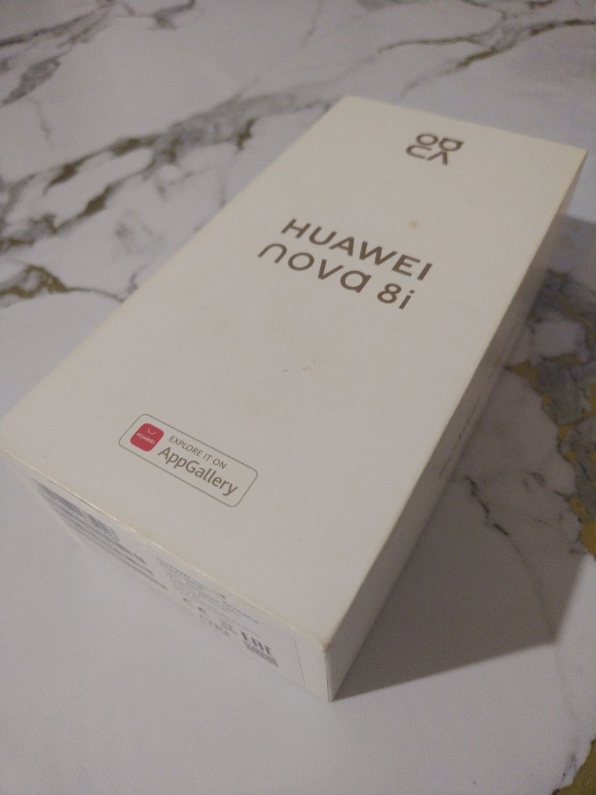Продам смартфон HUAWEI nova 8i
