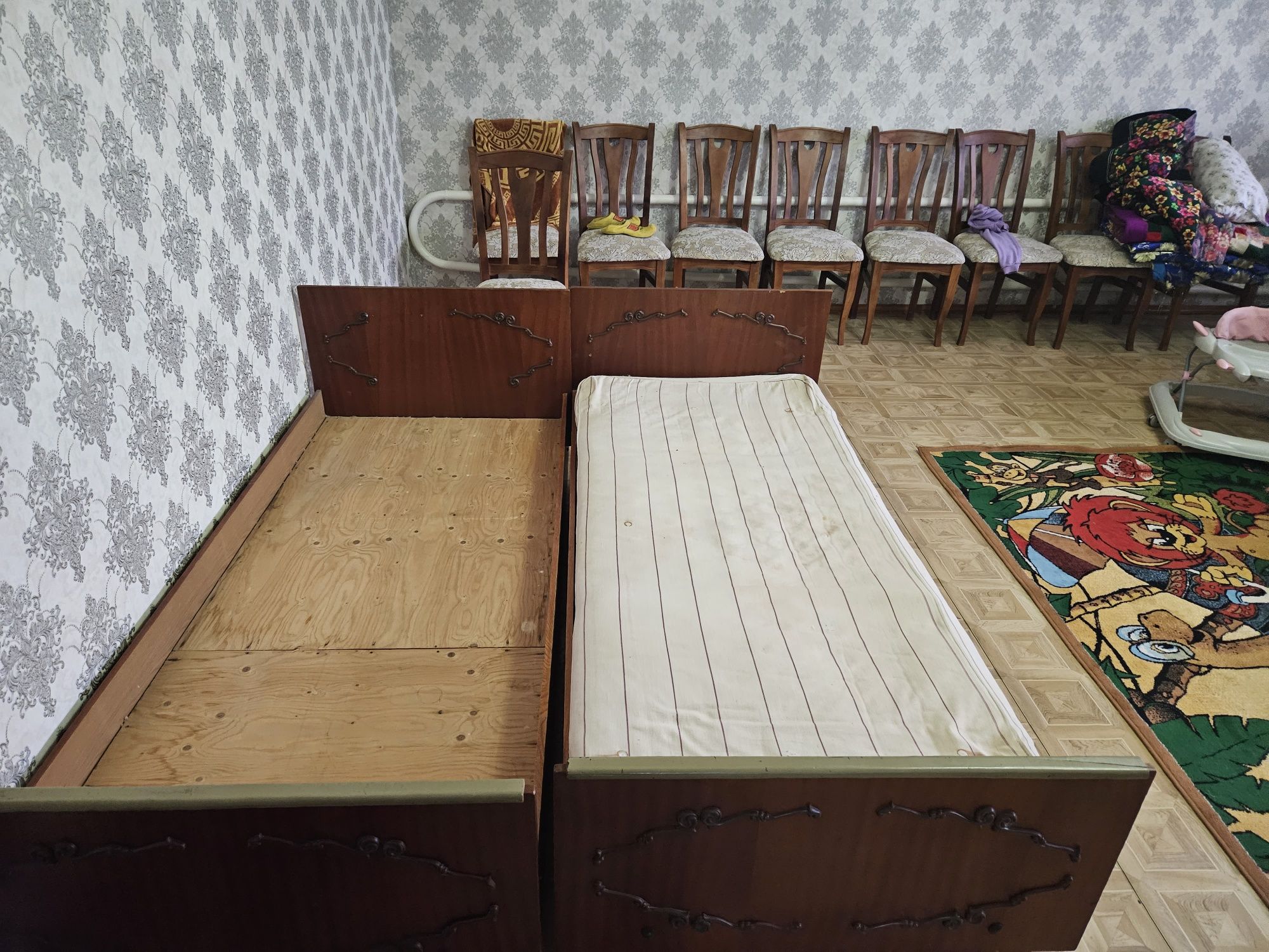 Кровать БУ  в хорошем состоянии с матрасом