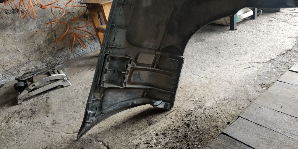 Продам бампер BMW-е39 (дельфин), целый, под покраску...