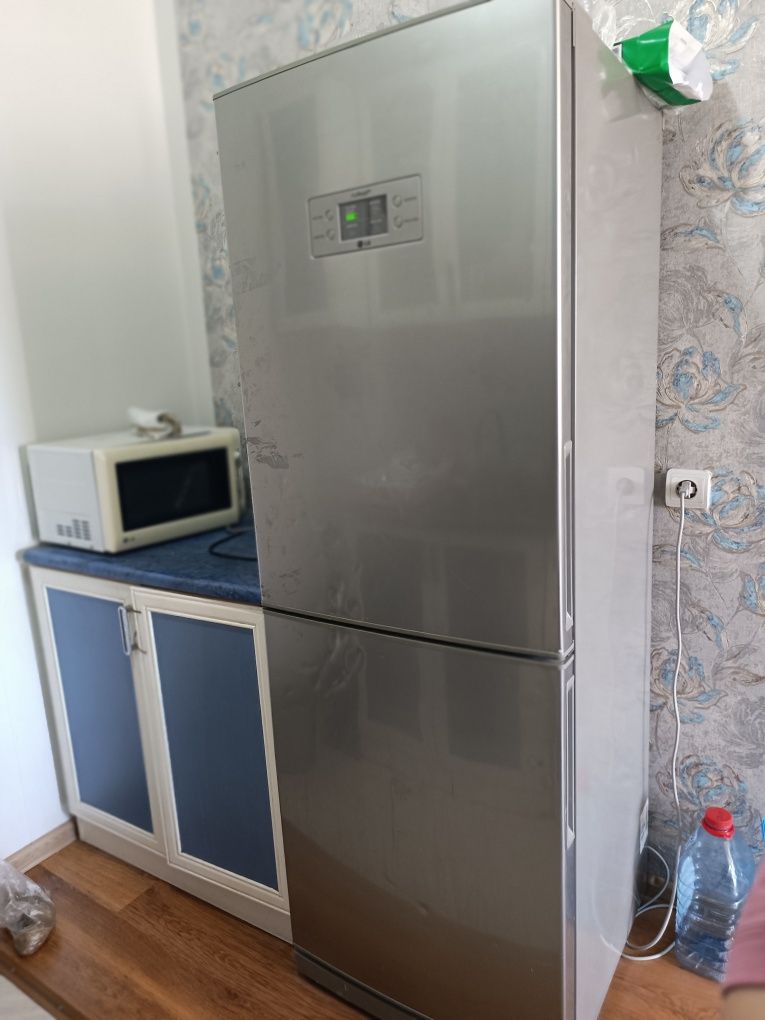 Срочно продам холодильник LG