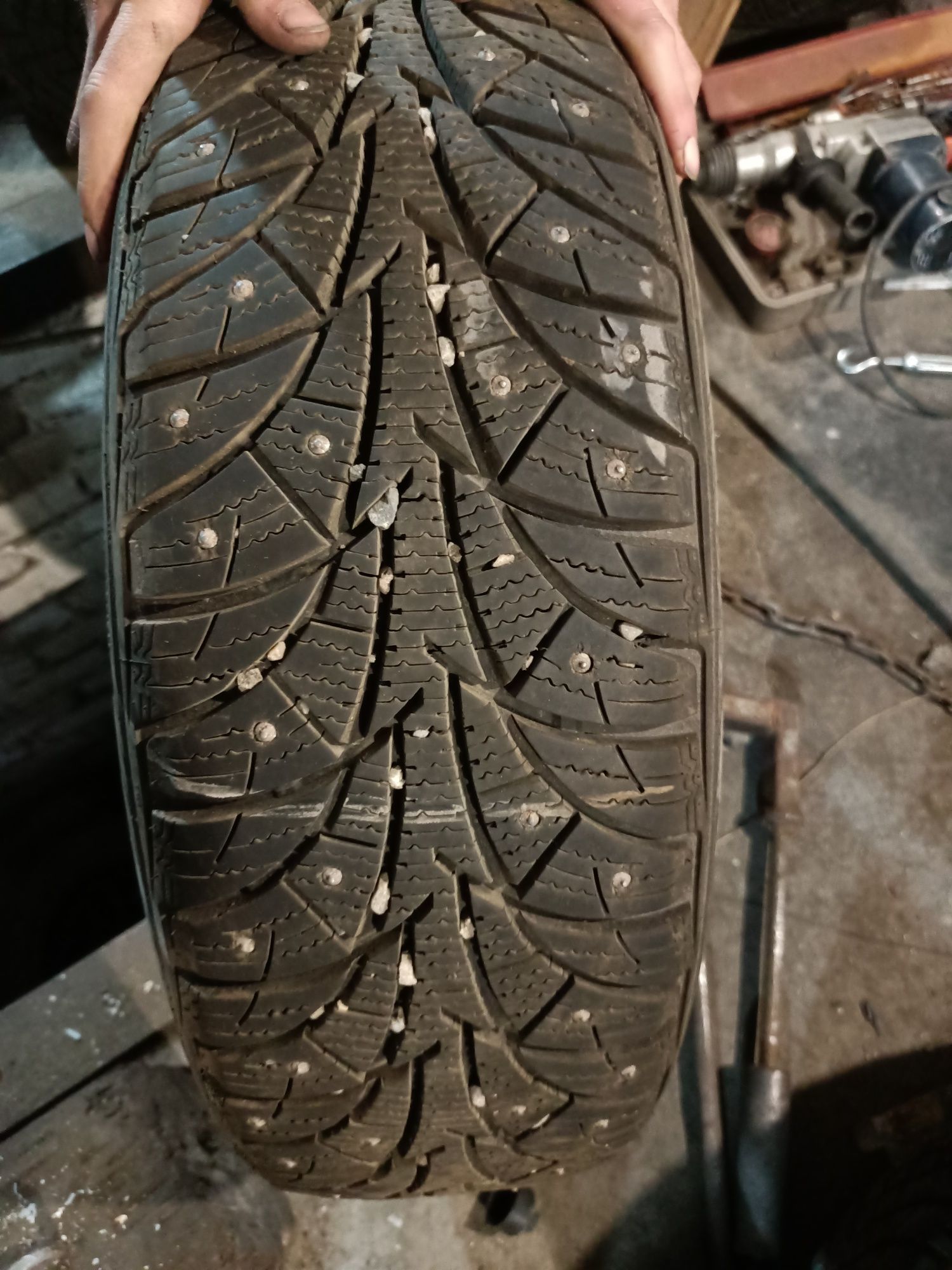Продам шины 215/65 R16