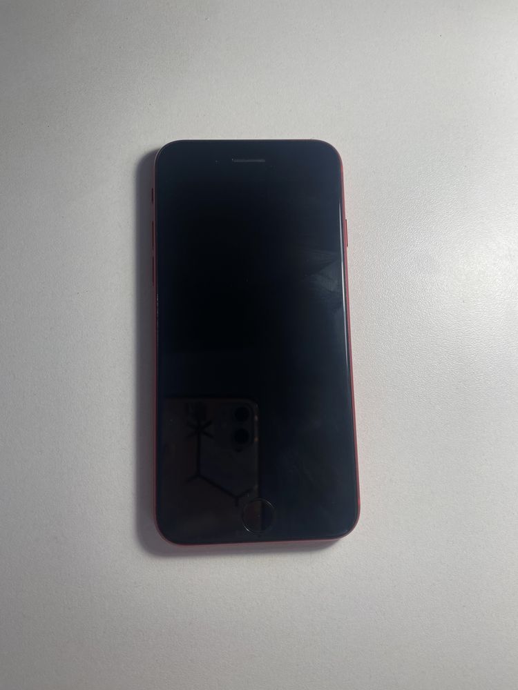 Продаю iPhone SE (2020)