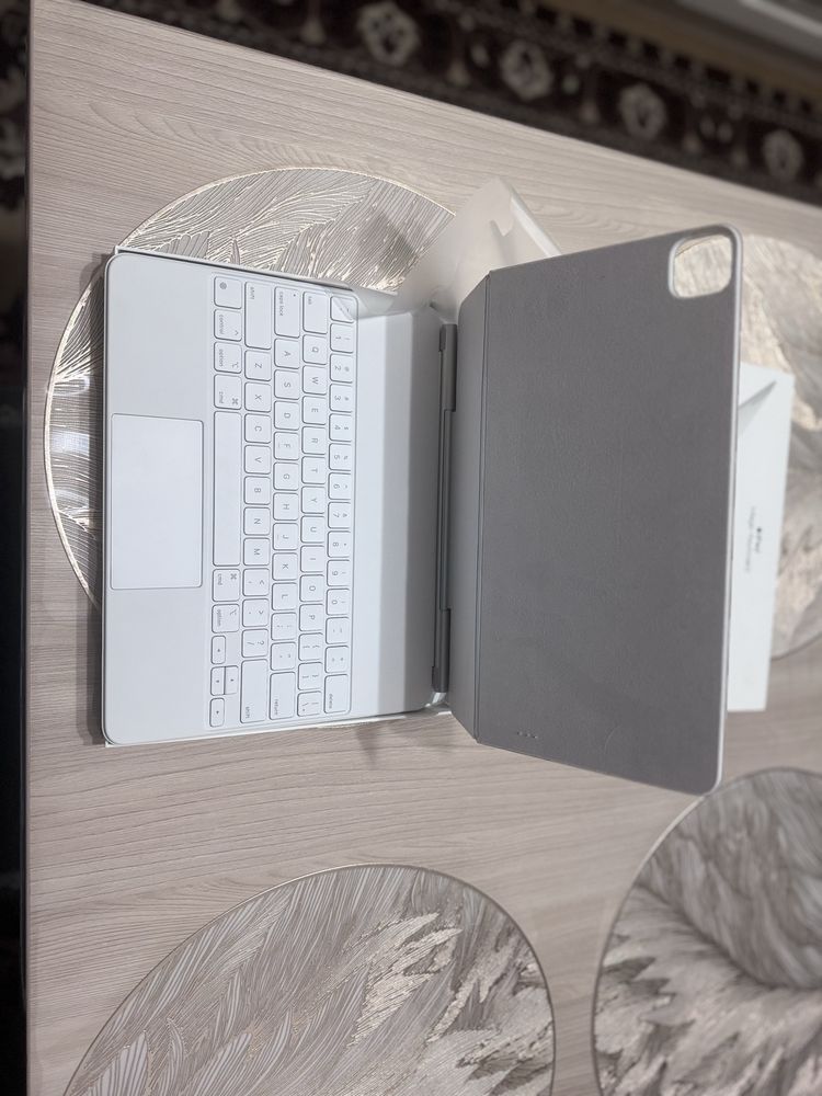 Продам чехол клавиатуру Magic Keyboard на Ipad pro 12,9 3,4,5,6 го пок