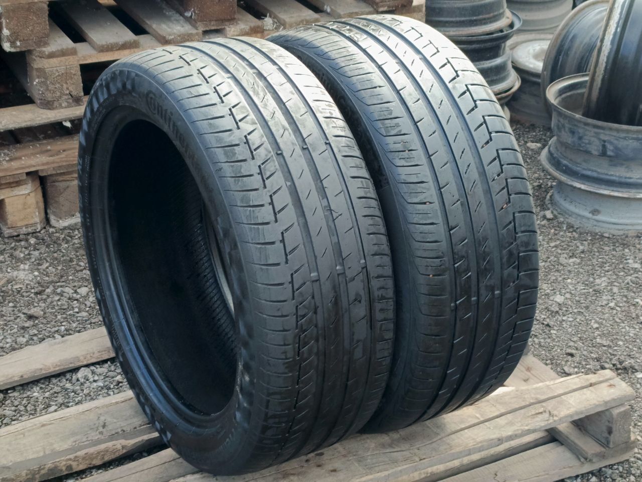 Шины безкамерки комплект 2 шт размер 235/45 R18