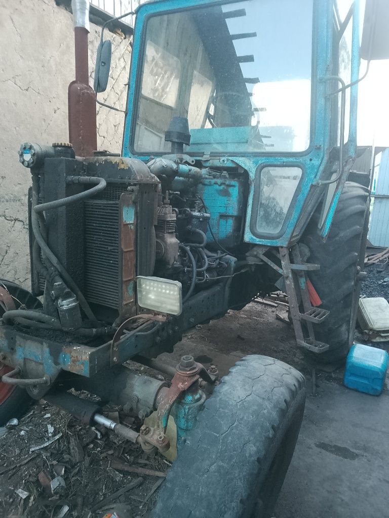 Продам Беларус на полном ходу нет капота