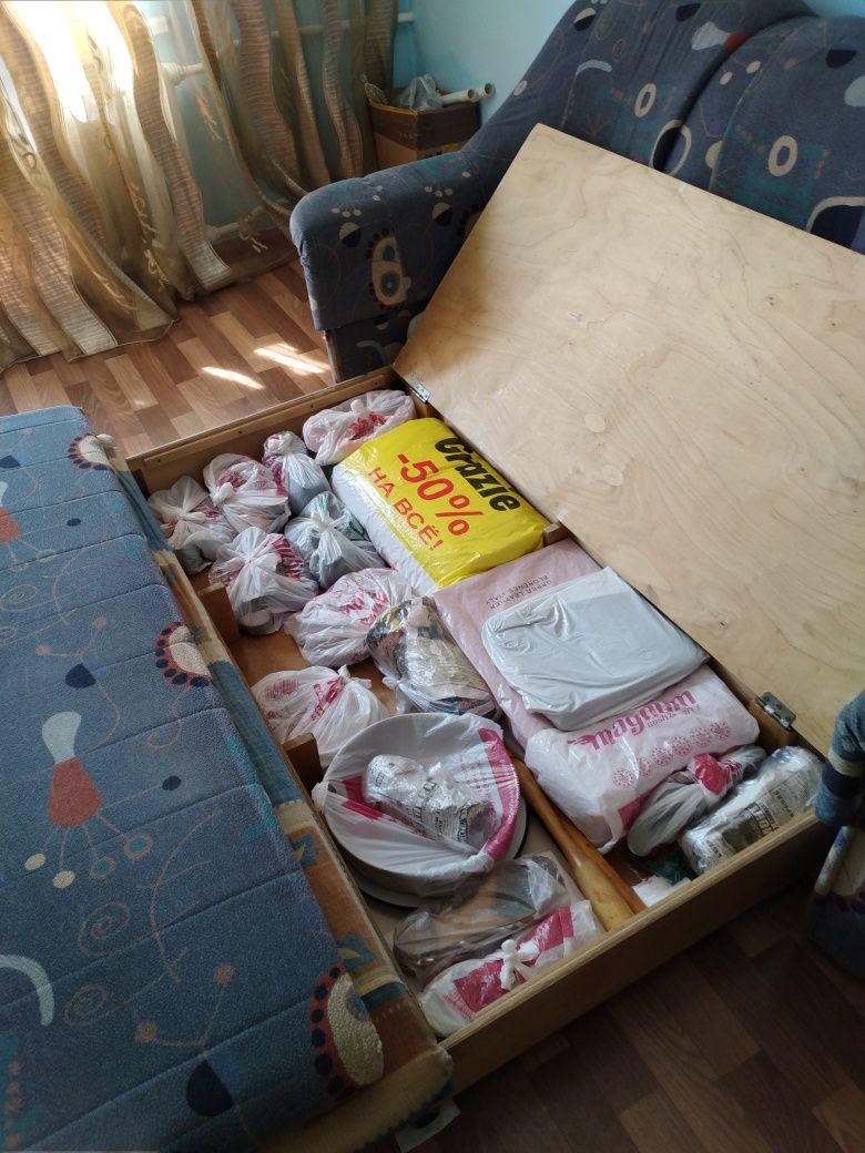 Мягкая мебель...раскладной диван...