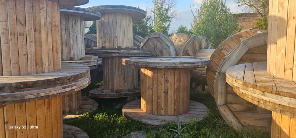 Принимаем деревянные барабаны от кабеля