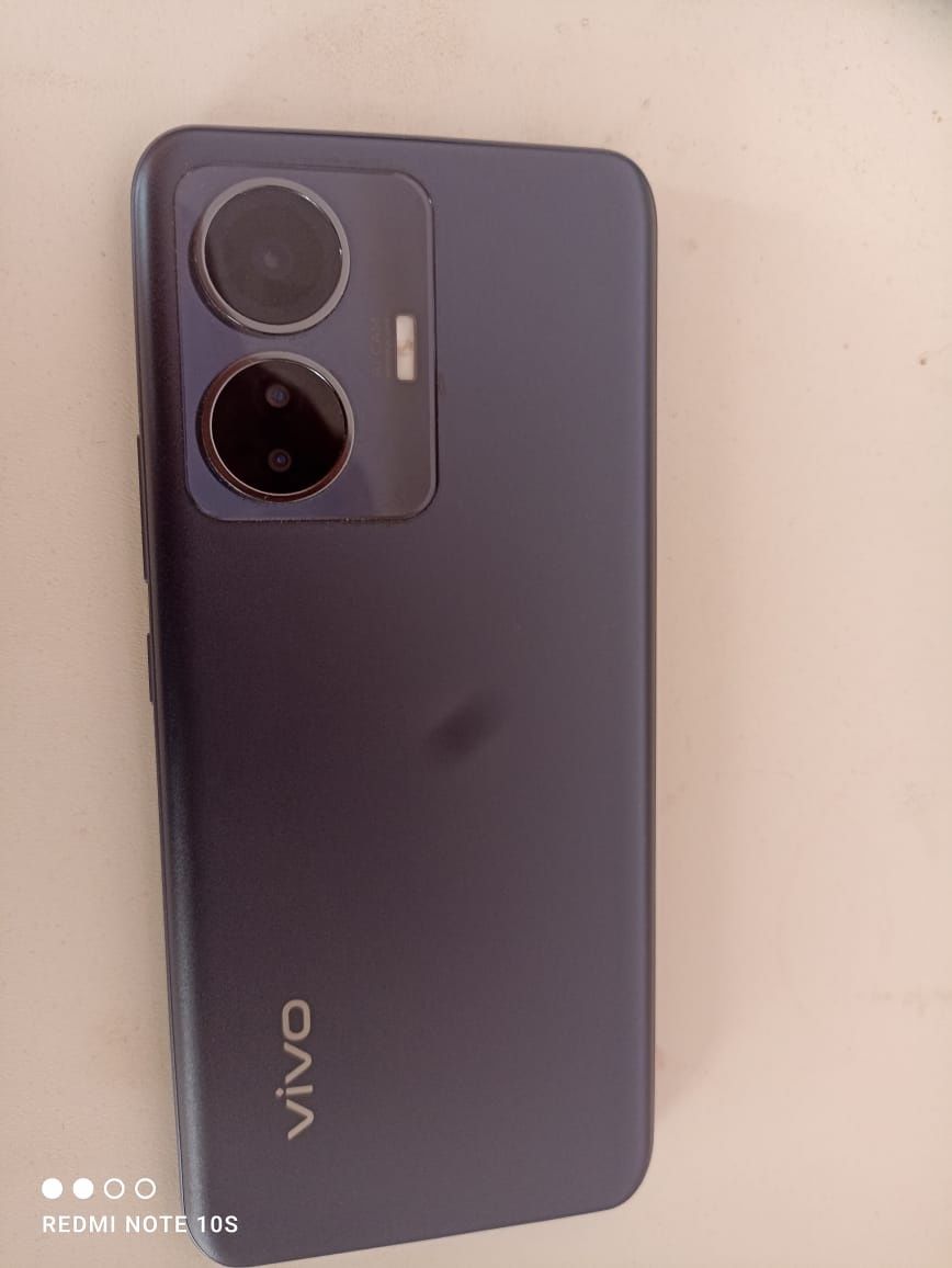 Продам телефон vivo 55y проктический новыё
