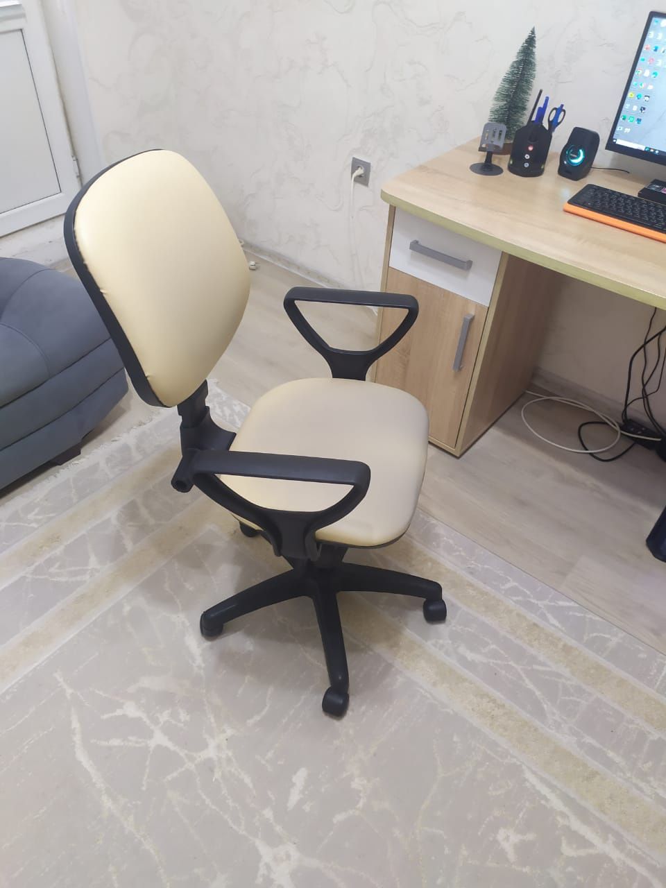 Продам кресло офисное