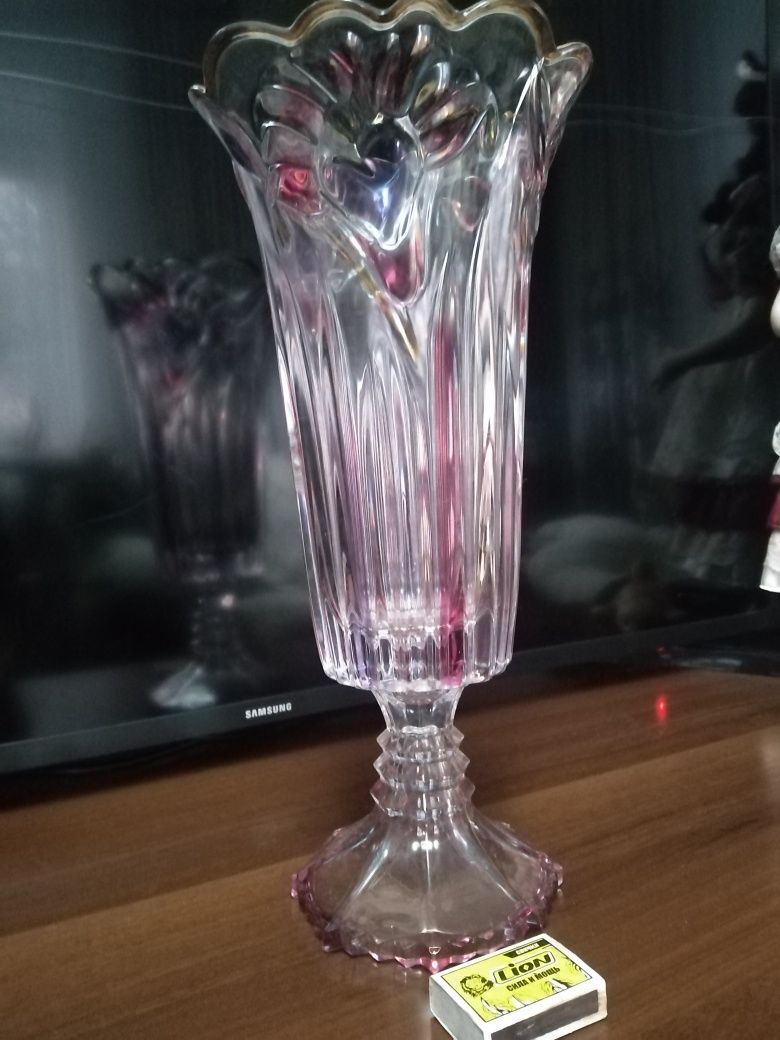 Продам вазы, подстаканник, конфетницу, салатник.
