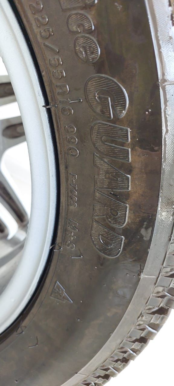 Продаются диски с зимними шинами. Размер - 225/55R16.
