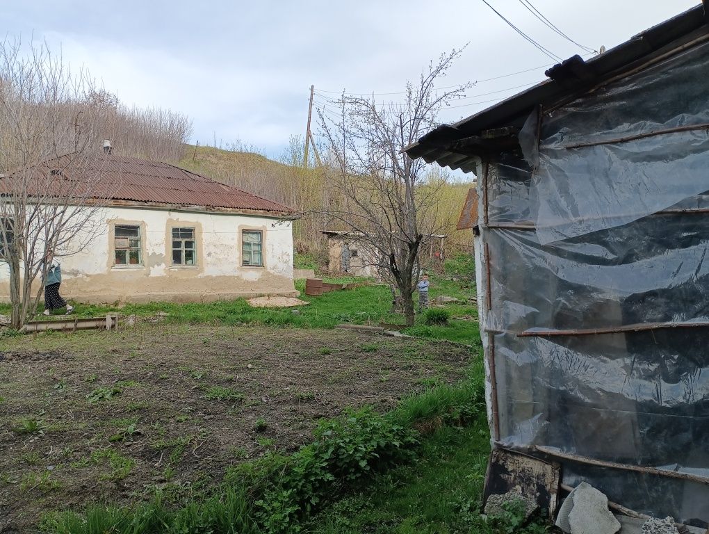 Продам  2 дома. С участком СРОЧНО за 2 участка.