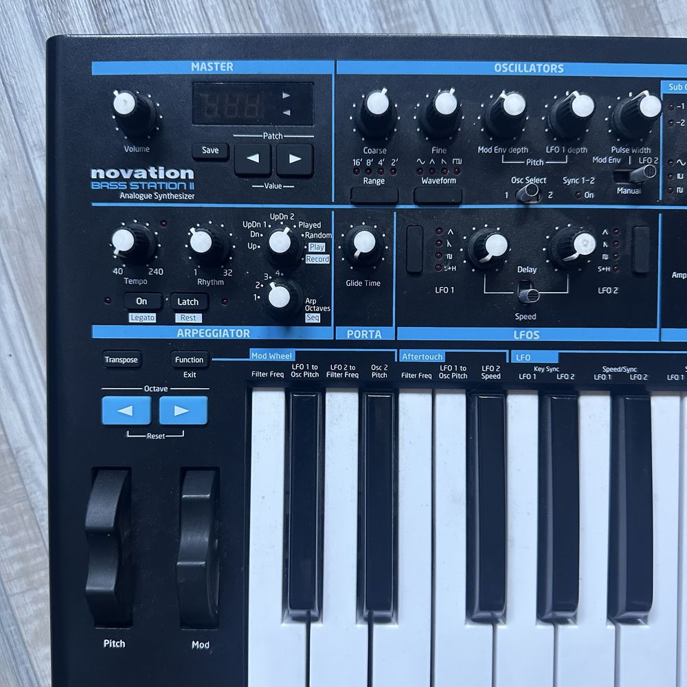 Синтезатор Novation Bass Station II