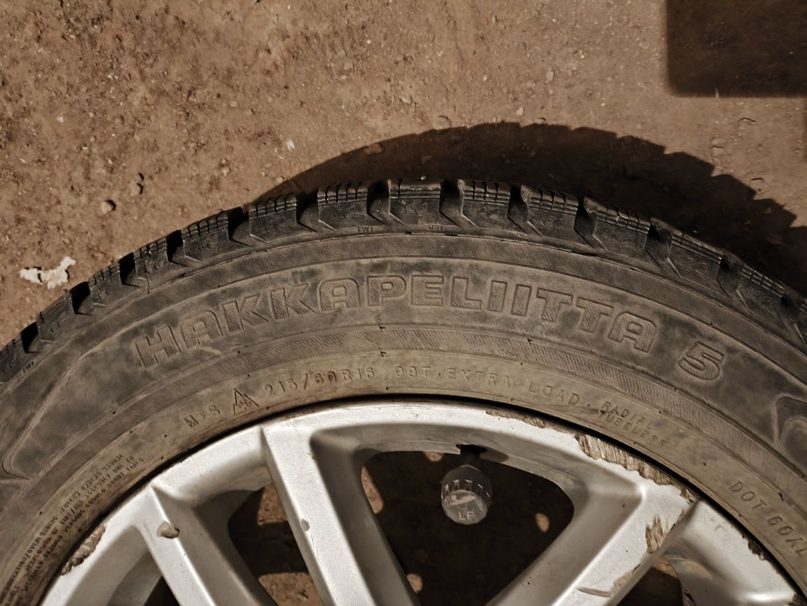 4 диска с шинами на 215/60 R16