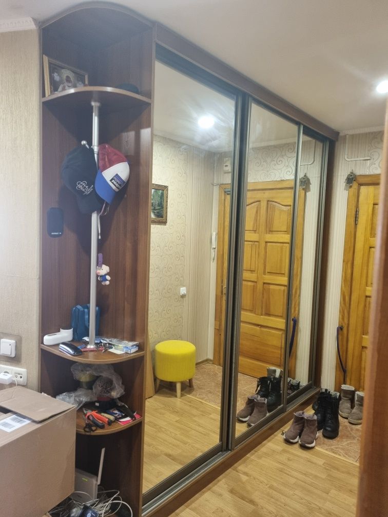 Продам прихожую шкаф купе