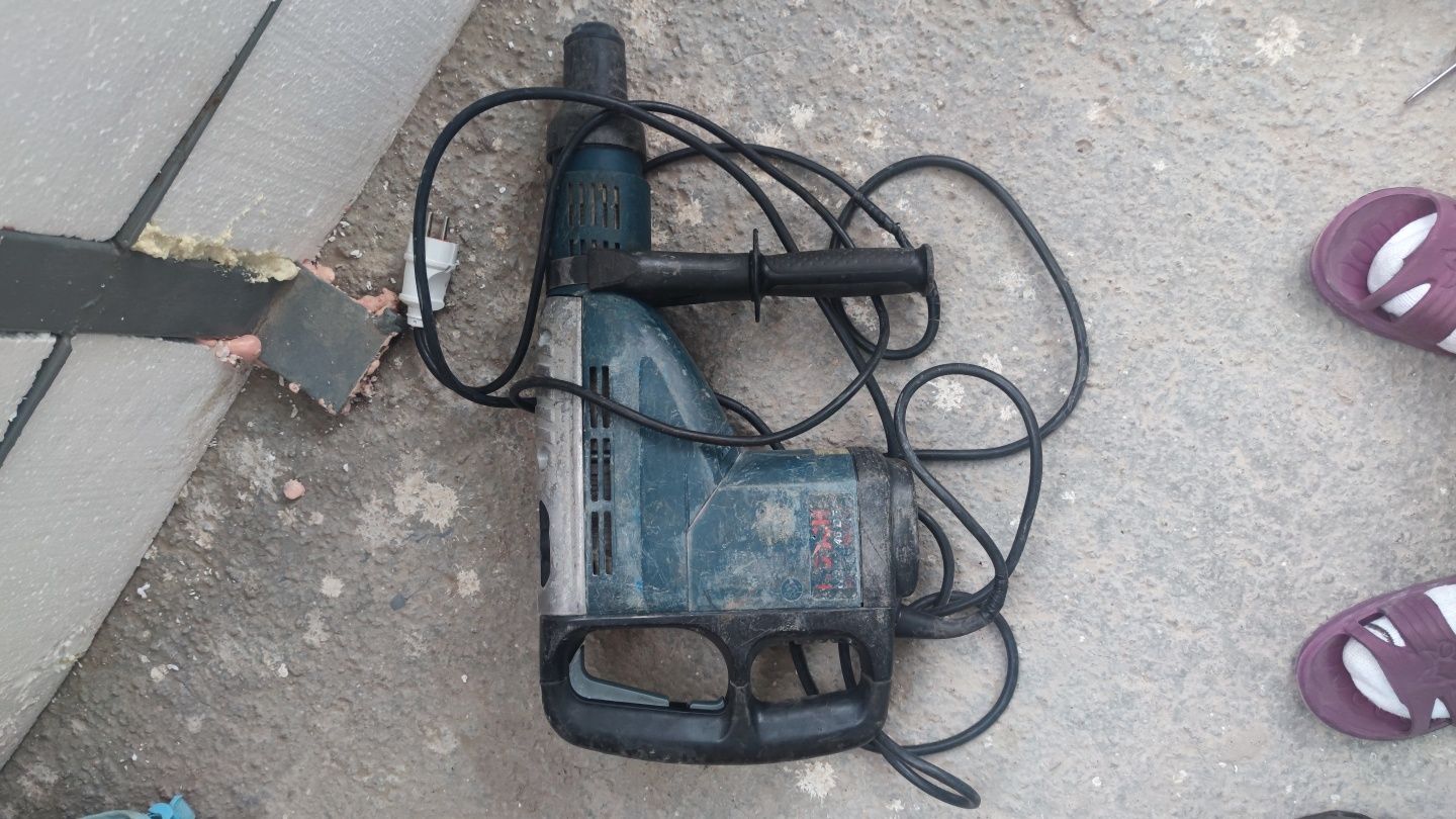 Продам перфоратор отбойник Bosch CBH 7-46DE