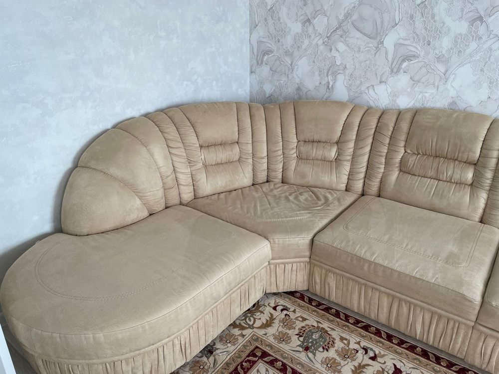 Продам диван в хорошем состоянии ,отличного качества
