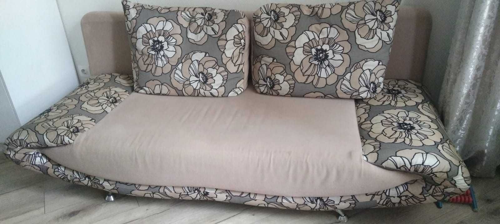 Продам диван, очень удобный.