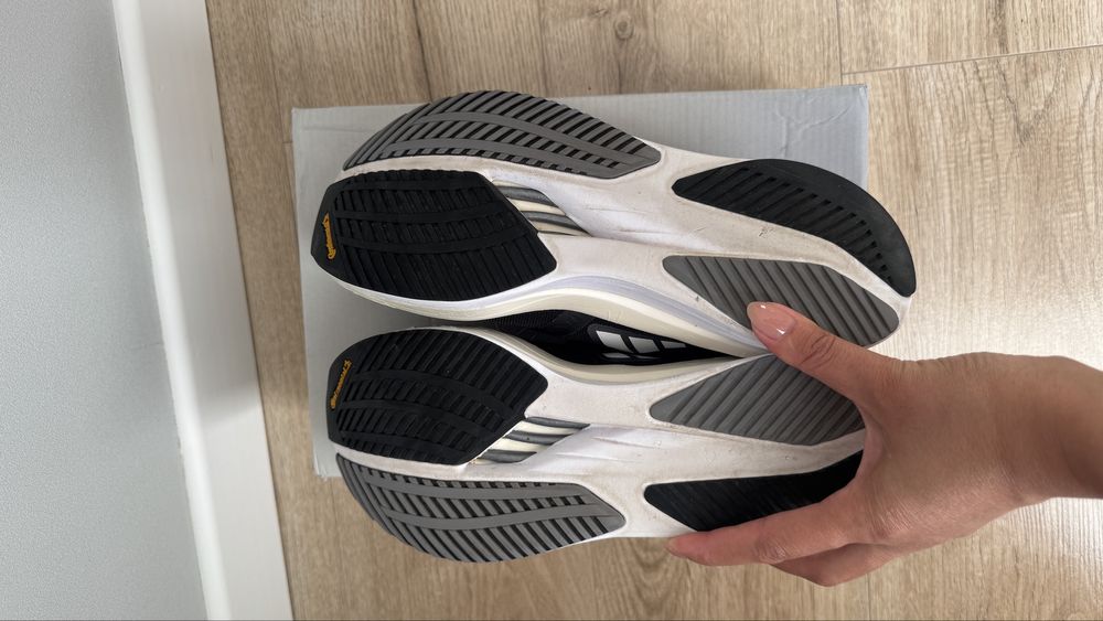 Срочно продам беговые кроссовки Adidas Adizero boston 11