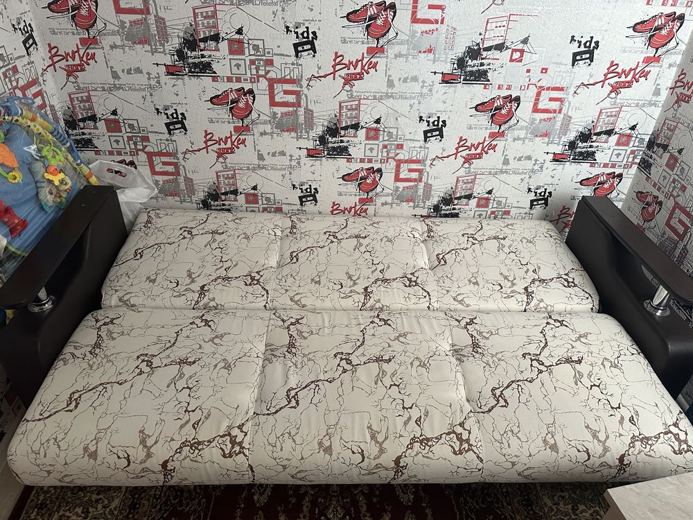 Продам диван книжку